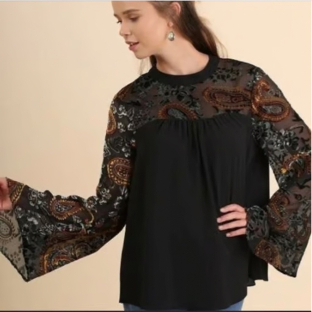 Umgee Paisley Velvet Burnout Bell Sleeve Top Black Sz M